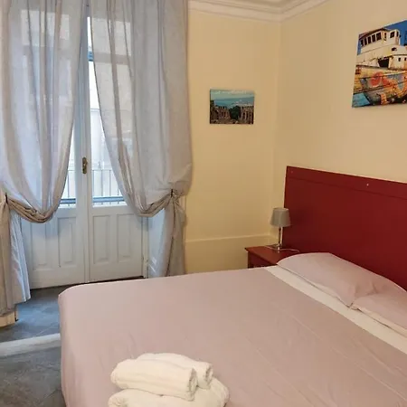 Alojamento de Acomodação e Pequeno-almoço Il Giardino Falcone Catânia