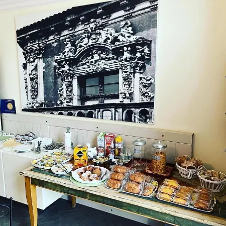 Alojamento de Acomodação e Pequeno-almoço Il Giardino Falcone Catânia